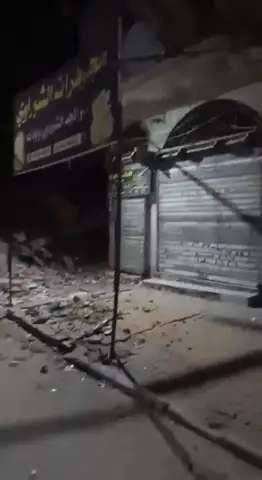 انهيار جزء من منزل في حي الشيخ رضوان بمدينة غزة جراء الاهتزازات الناجمة عن عمليات النسف بالمتفجرات التي تنفذها قوات الاحتلال شرقي المدينة