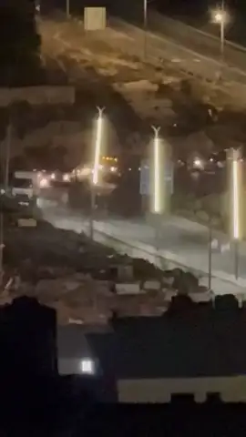Las fuerzas de ocupación despliegan nuevos refuerzos hacia la ciudad de Hebrón por la puerta de Farsh al-Hawa