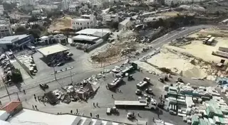 Israëlisch leger in een verklaring: Documentatie: In de afgelopen 24 uur hebben Israëlische troepen een aantal illegale gebouwen gesloopt op de plaats van de aanval bij het kruispunt van Judea, nabij de ingang van Hebron.