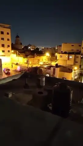 Las fuerzas de ocupación se desplegaron frente al centro de policía de Hebrón en la zona de Al Jalda de la ciudad.