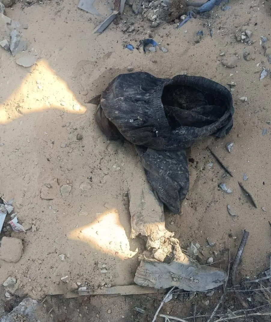 Gemeente Gaza: onze teams hebben tijdens veldwerkzaamheden in de Rashid-straat bij het gebied "Al-Baydar" het lichaam van een martelaar aangetroffen, die winterkleding droeg. — Afbeelding 1