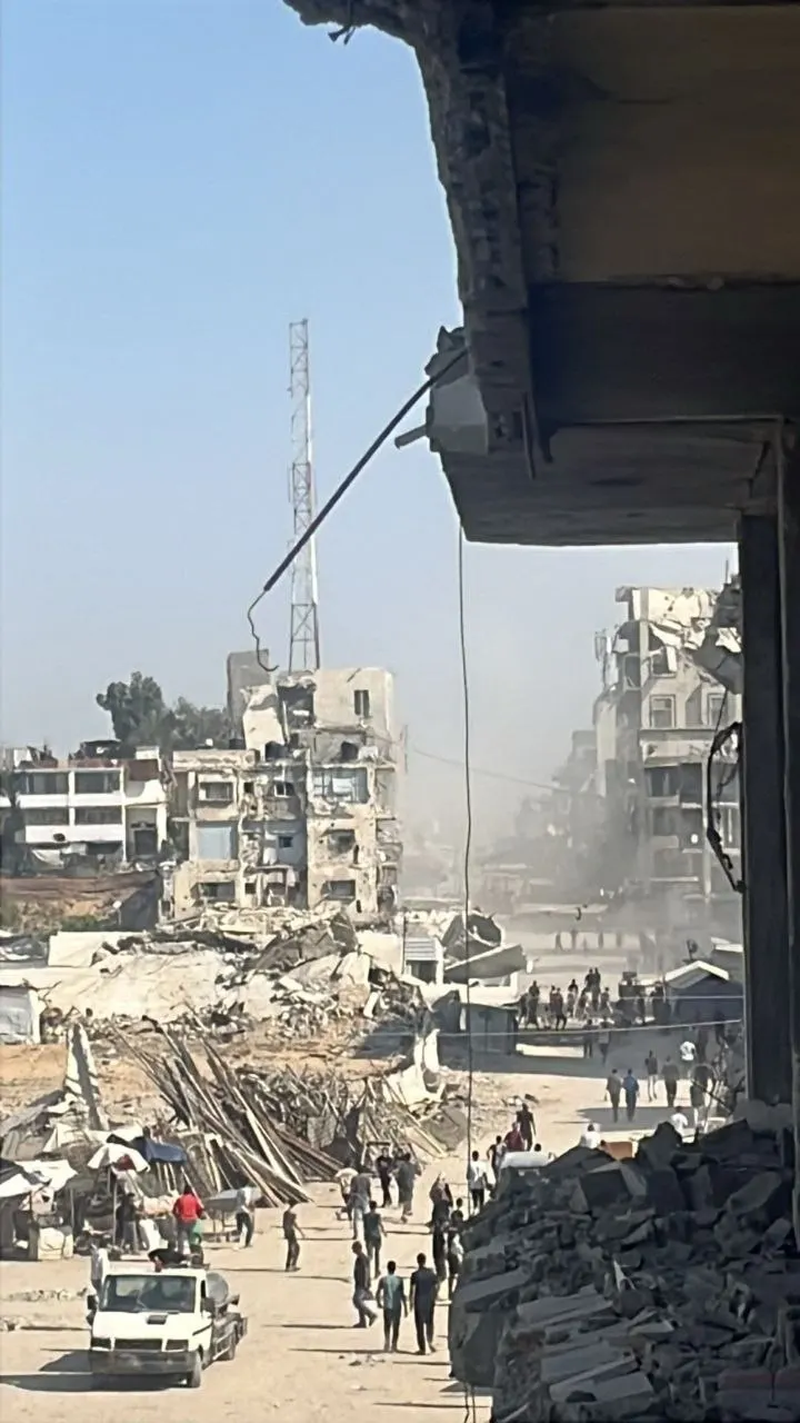 Luchtaanval van een Israëlische drone treft de Derde Straat in de wijk Sheikh Radwan, ten noordwesten van Gaza-Stad — Afbeelding 1