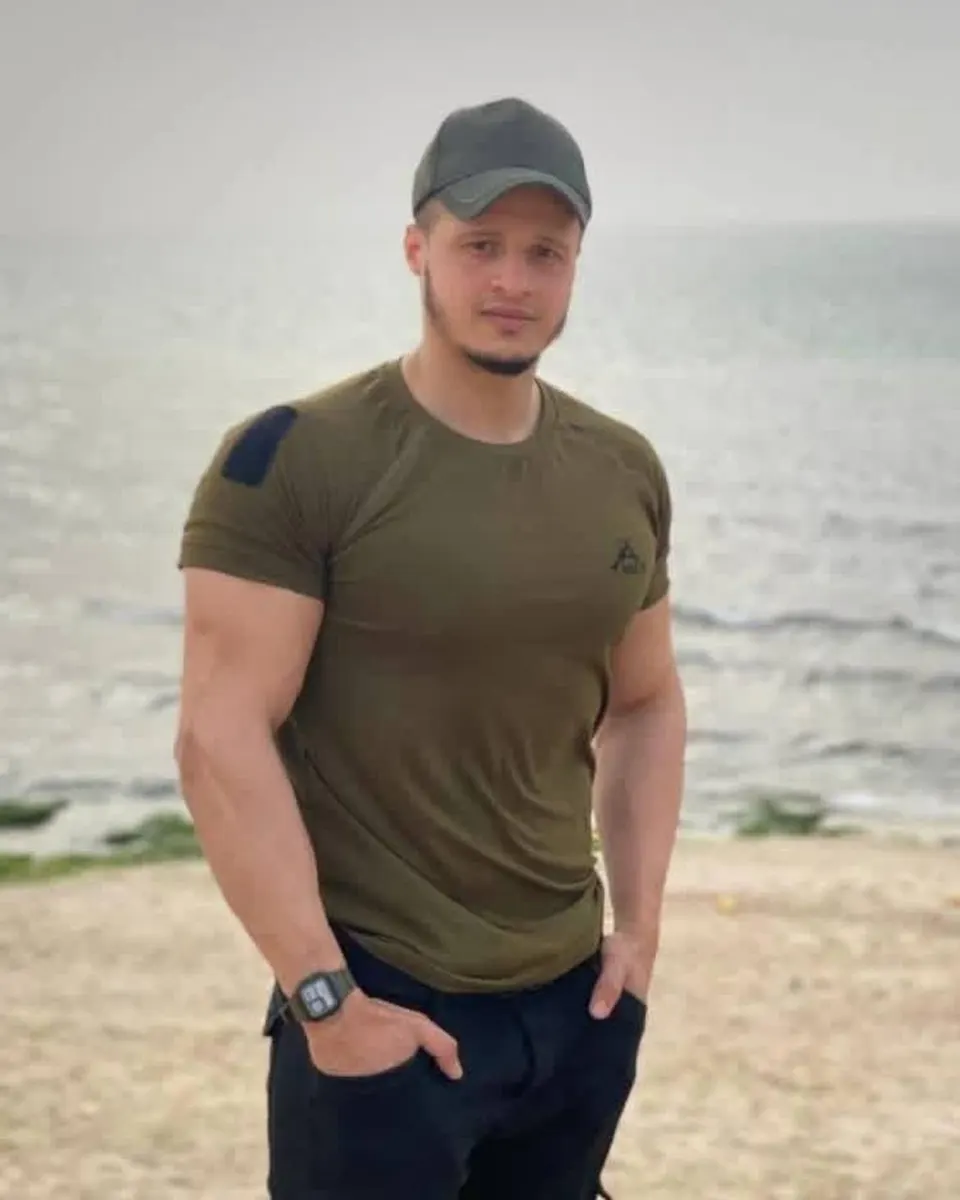 Muere Yusuf Al-Zaeem a consecuencia de sus heridas tras un bombardeo de la ocupación cerca de la rotonda del 17, al oeste de la ciudad de Gaza, anoche. — Imagen 1