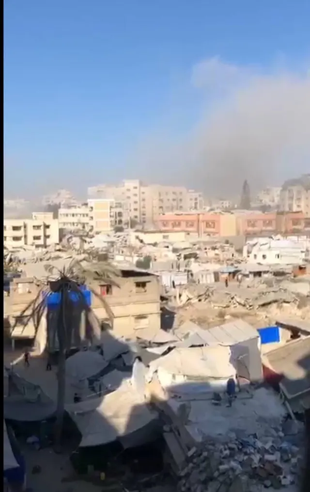 طائرات الاحتلال تقصف منزلًا في محيط مجمع الشفاء الطبي غربي مدينة غزة