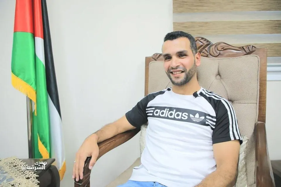 الشهيد الأسير المحرر رمزي أبو ريدة الذي ارتقى متأثرًا بإصابته جراء استهدافه قبل أيام غرب خانيونس جنوب قطاع غزة — صورة 1