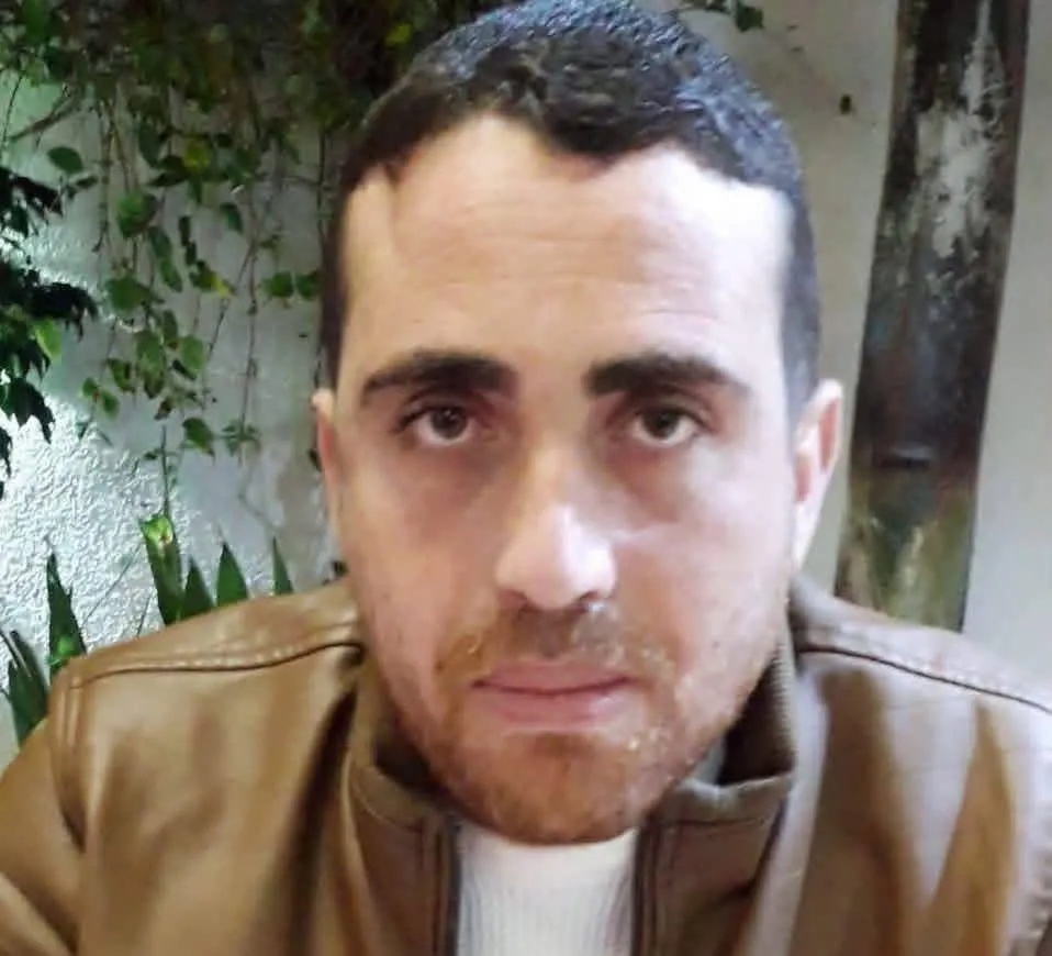 El mártir Alaa Abu Amro, que falleció a causa de un bombardeo israelí que tuvo como objetivo a un grupo de ciudadanos en las inmediaciones de la rotonda Haidar, en la ciudad de Gaza — Imagen 1