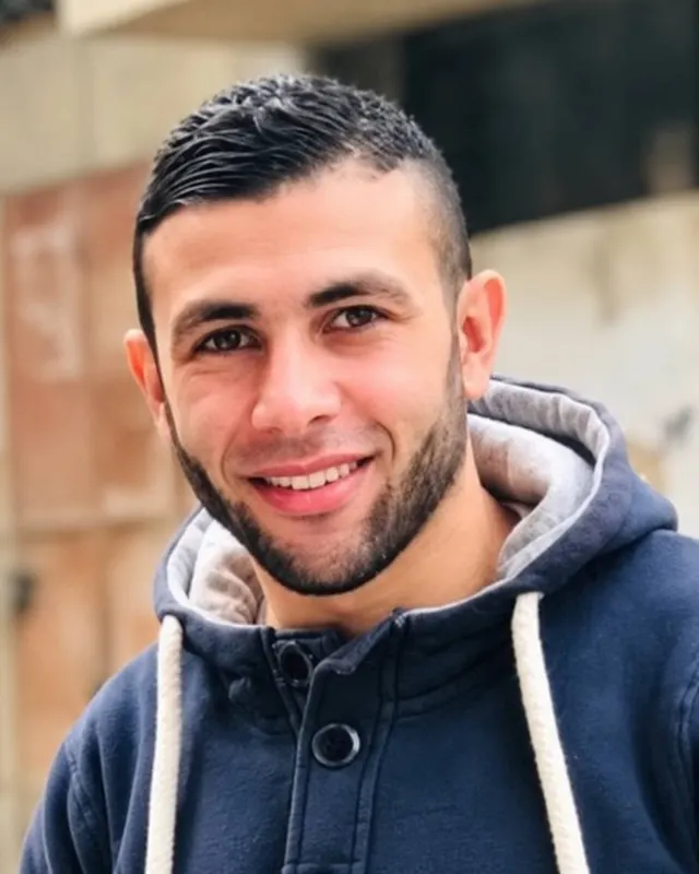 De martelaar Adham Sobhi Ziyara, die omkwam als gevolg van een aanval op een groep burgers in de Al-Nafaq-straat in Gaza-Stad