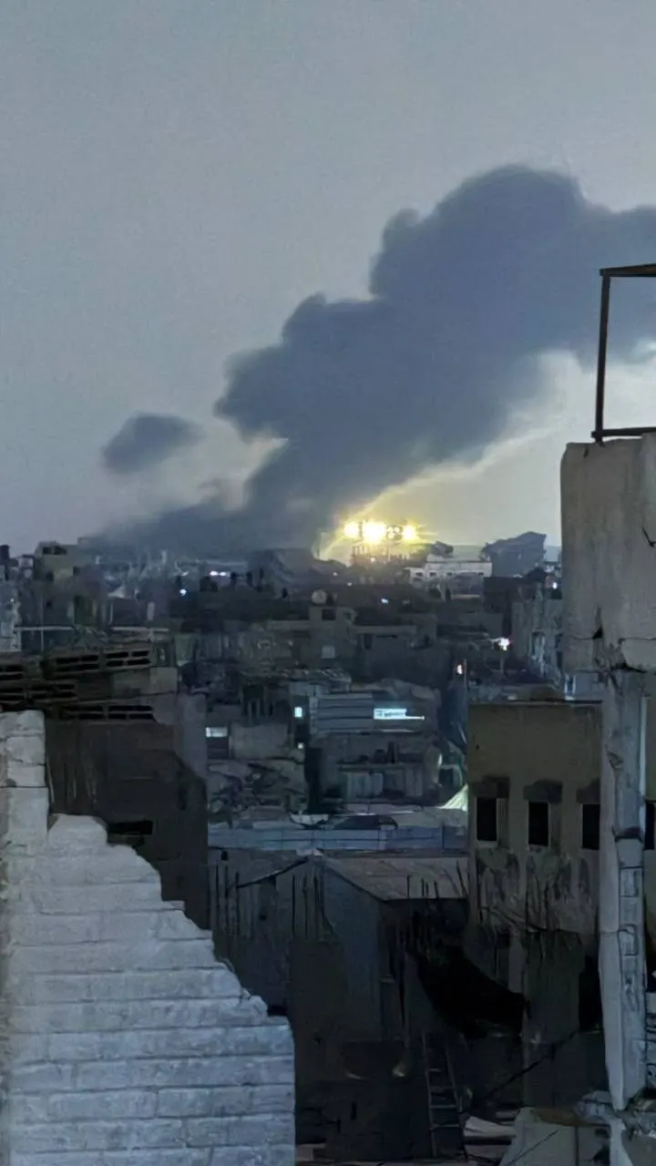 Las explosiones que sacudieron la ciudad de Gaza se debieron a la voladura por parte del ejército de ocupación de edificios en las inmediaciones del Club Beit Lahia, al norte de la Franja. — Imagen 1