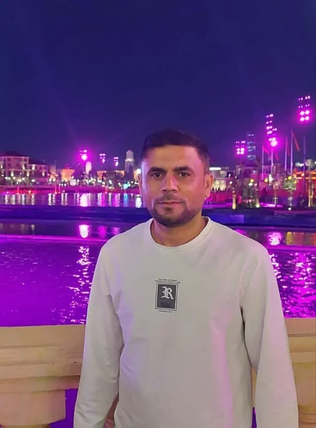 الشهيد تامر الحمايدة (42 عامًا) الذي ارتقي في غارة من مسيرة إسرائيلية في محيط مفترق الإقليمي بمواصي خانيونس جنوبي قطاع غزة.