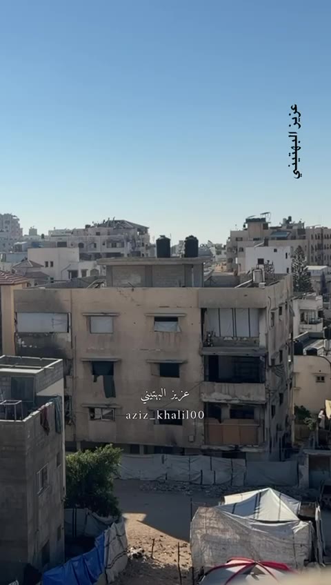 لحظة شن 3 غارات على منزل في محيط مجمع الشفاء الطبي غربي مدينة غزة.