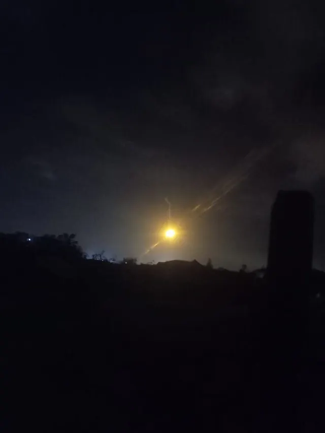 Occupation forces launch illumination flares east of Khan Younis city in the southern Gaza Strip