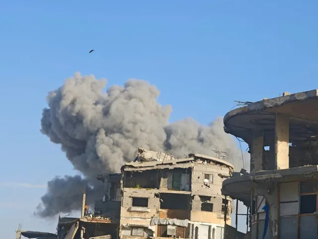 The occupation army carries out a massive demolition operation of residential buildings in the vicinity of the Sheikh Nasser area, east of Khan Younis, in the southern Gaza Strip.