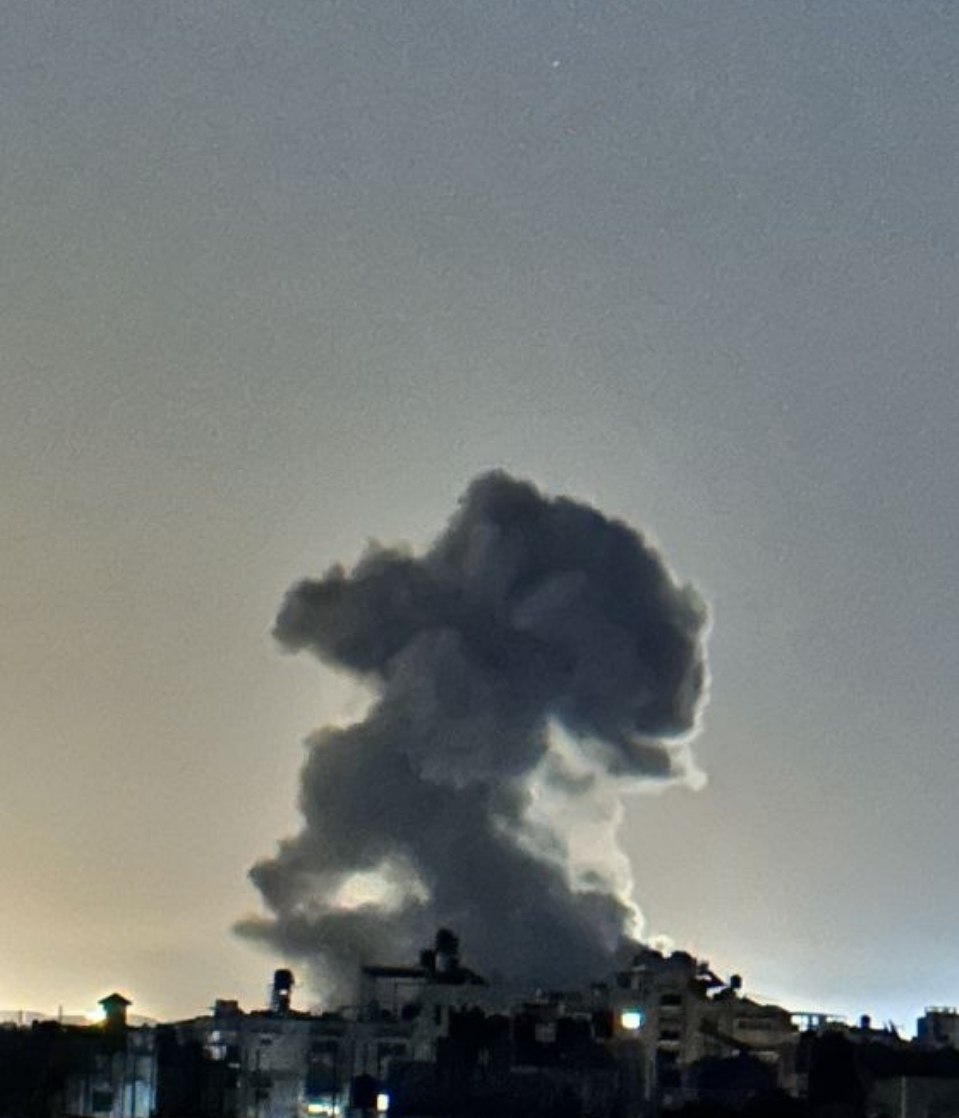 Occupation warplanes launch an airstrike in the vicinity of Mushtaha Street in Al-Shuja'iyya neighborhood, east of Gaza City. — Image 1
