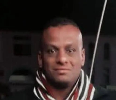 El mártir Shadi Abu Ataya, que falleció a causa de un bombardeo que tuvo como objetivo a un grupo de seguridad de la Universidad Islámica dentro del campus de la Universidad Islámica en la ciudad de Gaza