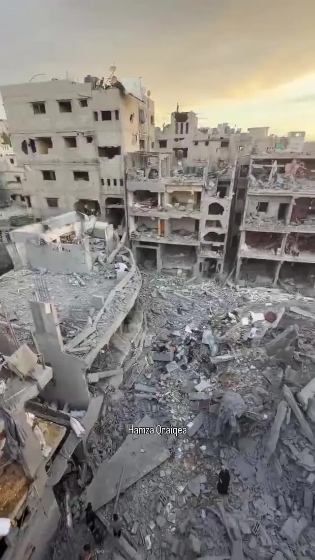 Widespread destruction caused by Israeli shelling that targeted a residential block in the vicinity of Abdullah Azzam Mosque in the Sabra neighborhood, south of Gaza City, last night