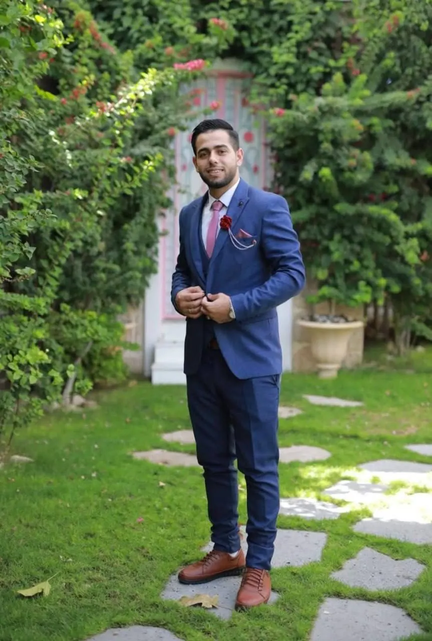 الشهيد عاصم خالد توفيق أبو عبده الذي ارتقى في القصف "الإسرائيلي" الذي استهدف بناية سكنية قرب منتزه البلدية في مدينة غزة. — صورة 1