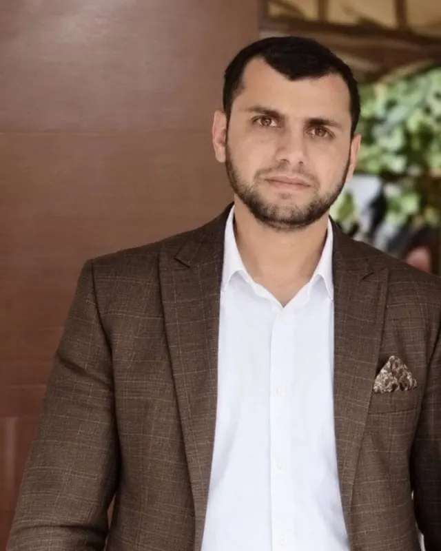 الشهيد محمد عطا حلاوة، الذي ارتقى جراء استهدافه على دراجة كهربائية شرقي مقبرة الشوباني، في محيط بركسات عليان أبو يوسف غربي مخيم النصيرات، وسط قطاع غزة.