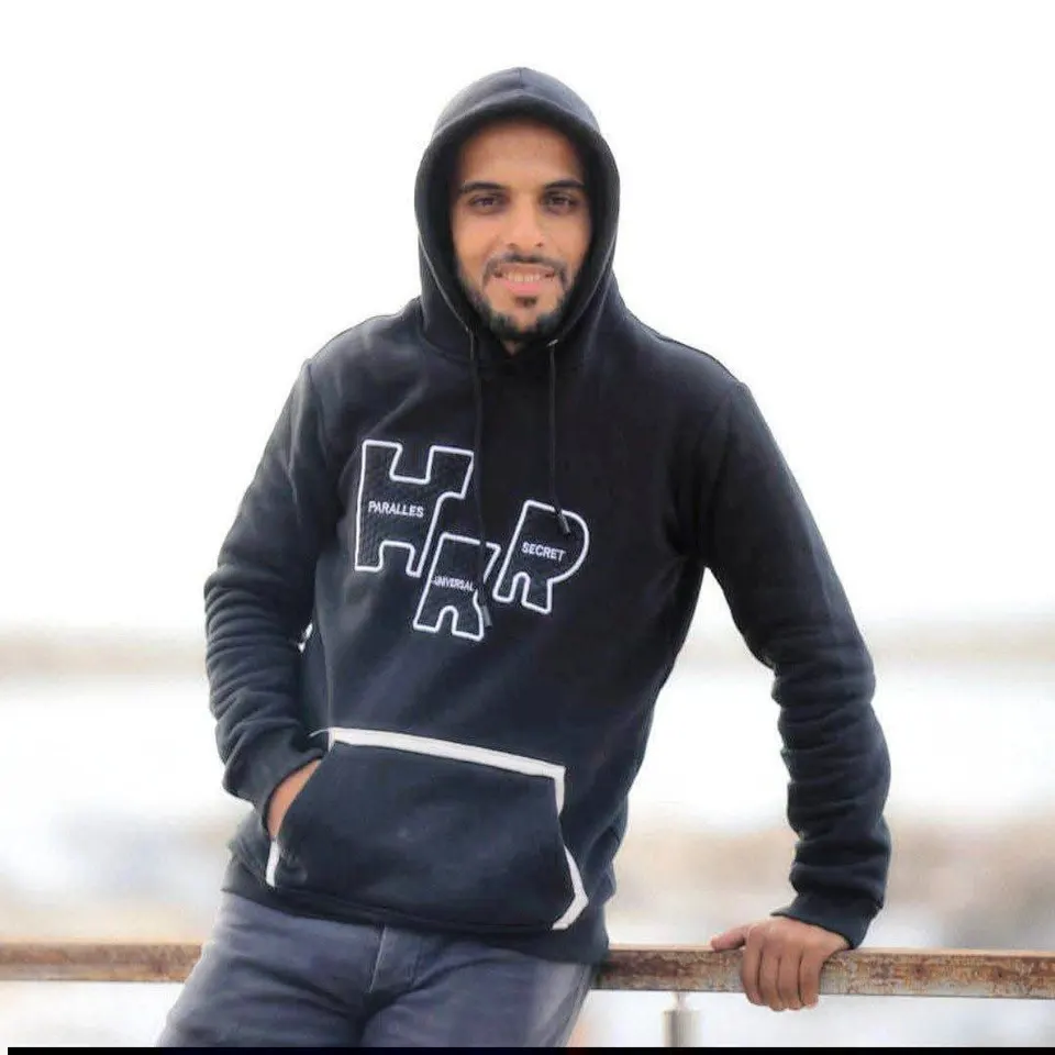 الشهيد عبيدة مرتجى الذي ارتقى جراء قصف من مسيرة إسرائيلية على مجموعة من المواطنين في منطقة الإيطالي بحي النصر غربي مدينة غزة. — صورة 1