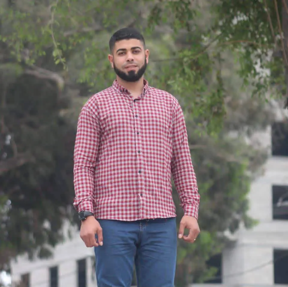 Fallece el ciudadano Fouad Al-Ghoula a causa del bombardeo israelí que alcanzó un vehículo en el barrio de Tal al-Hawa, al suroeste de la ciudad de Gaza. — Imagen 1