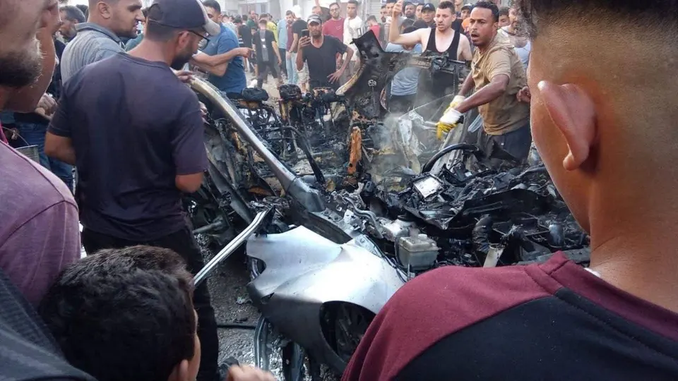 محدث… شهيدان أحدهما طفلة ومصابون جراء استهداف طائرات الاحتلال سيارة في منطقة النصر غربي مدينة غزة — صورة 1