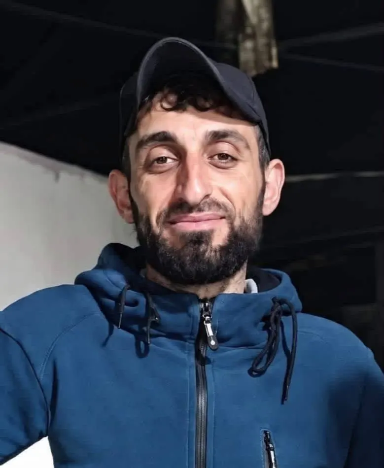 El mártir Hossam Walid Abu Al-Atta, que ascendió tras el bombardeo de la ocupación contra un vehículo en el barrio de Tal al-Hawa, al sur de la ciudad de Gaza — Imagen 1