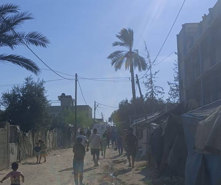 شهيد بغارة من مسيرة إسرائيلية. في محيط غرفة التحلية التابعة لمدرسة السوارحة غربي مخيم 2 جنوبي مخيم النصيرات وسط قطاع غزة