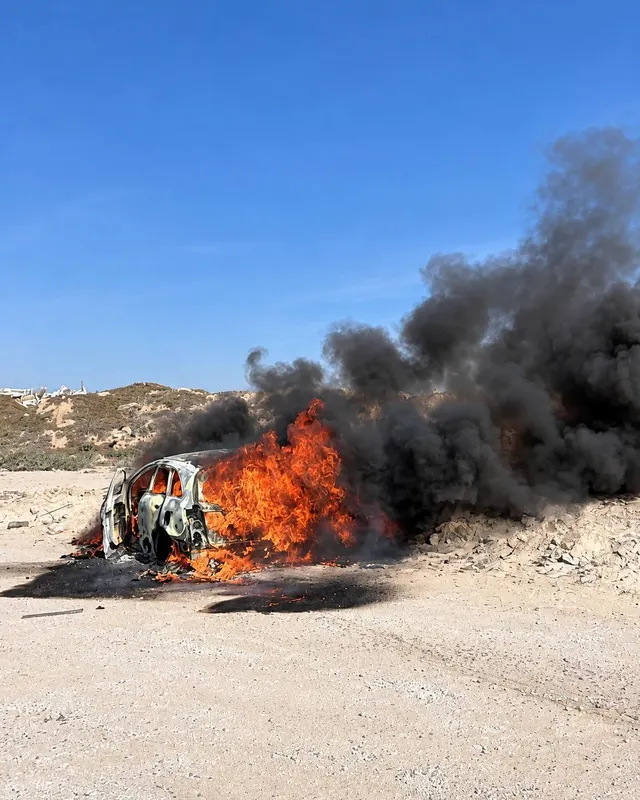 Al-Awda-complex in Nuseirat: We received 10 gewonden after the Israeli occupation targeted a civilian car in the Al-Baider area on Rashid Street west of Gaza City