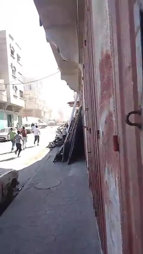 Heridos, entre ellos casos graves, en un ataque de un dron israelí contra un vehículo civil en la zona de Al-Mashahra, en el barrio de Al-Tuffah, al este de la ciudad de Gaza.