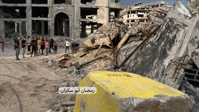 El avance de la línea amarilla cerca de la calle Salah al-Din en diez metros en el barrio de Al-Shuja'iya, al este de la ciudad de Gaza, y el inicio de un desplazamiento.