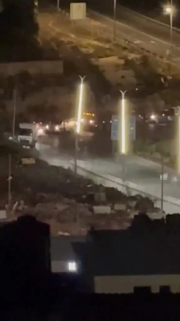 Las fuerzas de ocupación despliegan nuevos refuerzos hacia la ciudad de Hebrón por la puerta de Farsh al-Hawa