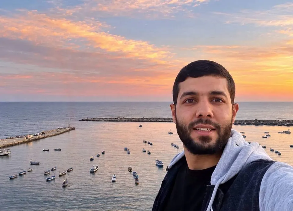 El mártir Ala'a Irshi "Abu Omar", propietario de una casa de cambio, que murió a consecuencia del ataque contra una bicicleta eléctrica en el cruce de Al-Sina'a, al oeste de la ciudad de Gaza. — Imagen 1