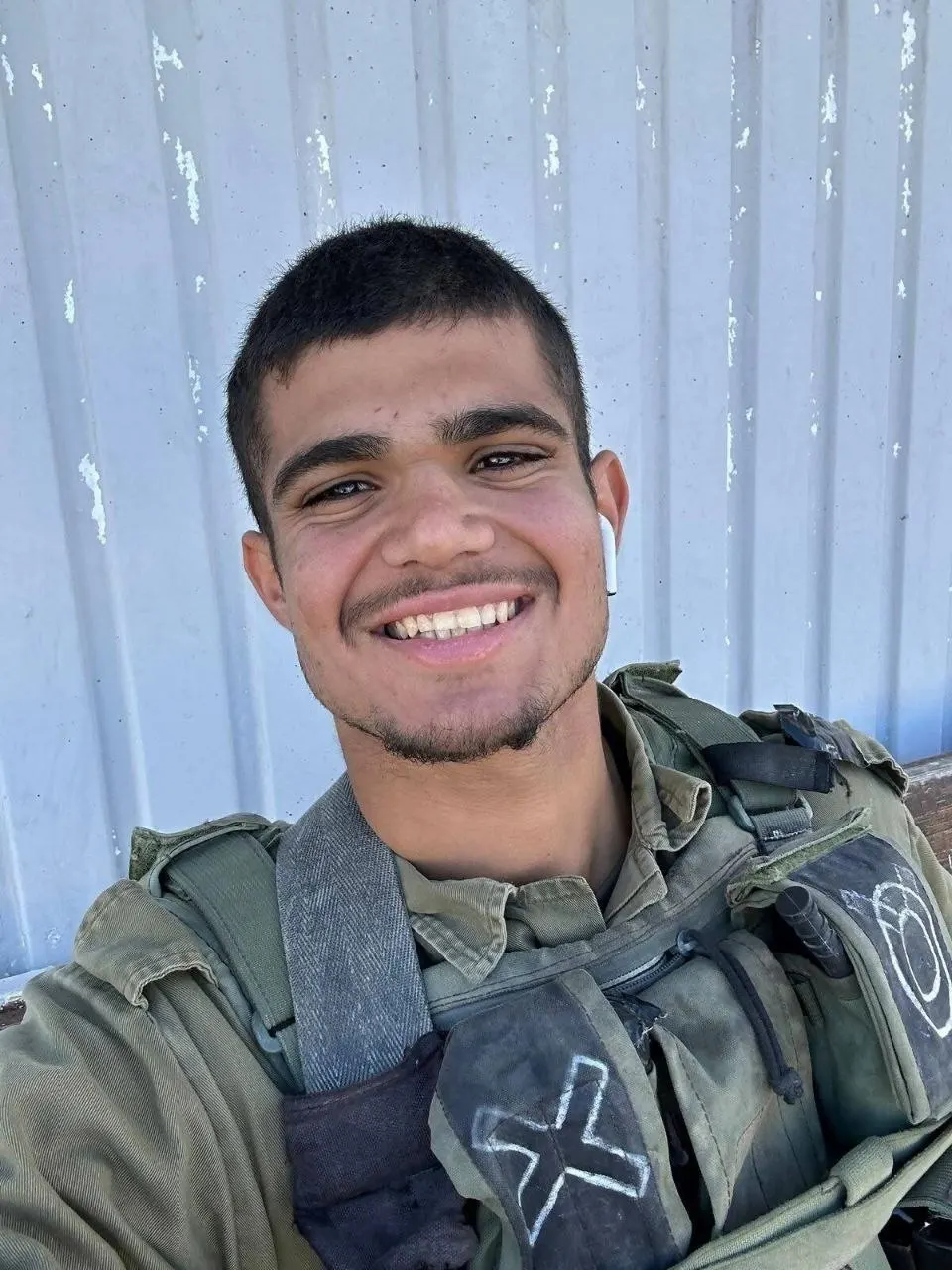 Hebrew sources: the second soldier, Yuval Shay Sefilm, 20 years old, was killed in the shooting operation this morning in Hebron. — Image 1