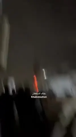 لحظة إعادة قصف منزل للمرة الثانية، بعد تحذير سابق بإخلائه، في محيط صيدلية العائلات بشارع النصر غربي مدينة غزة