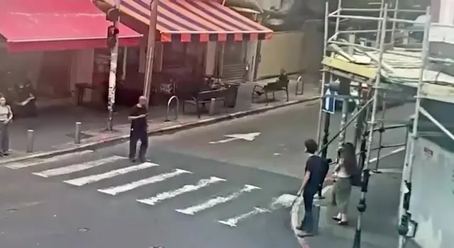 لحظة سقوط منزل في تل أبيب صباح اليوم.